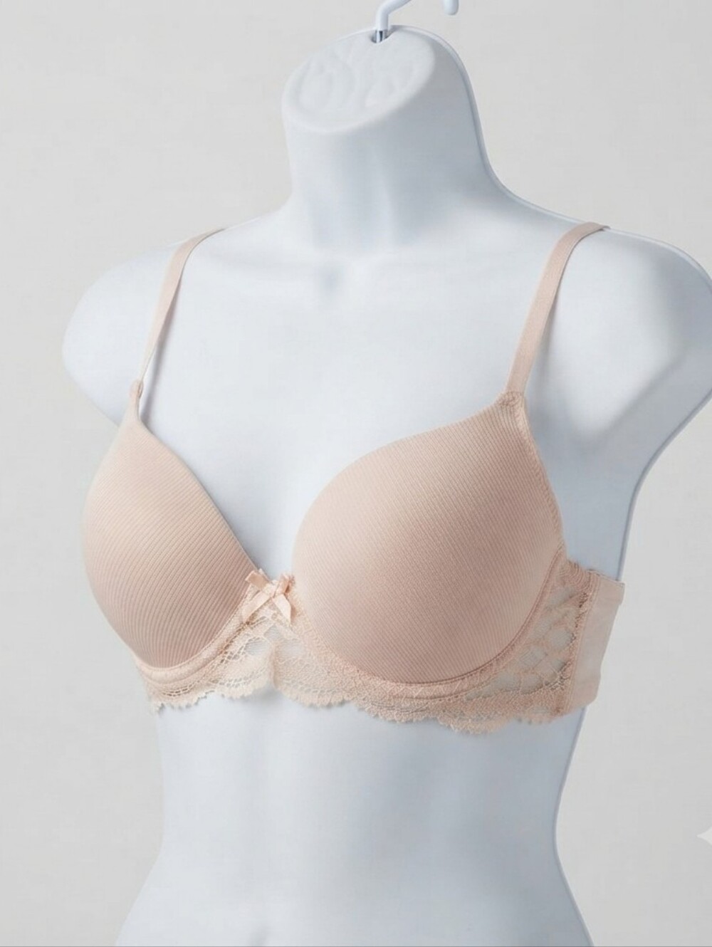 Marilyn Monroe Intimates Nude Lace Underwire Bra Size 36C NWOT